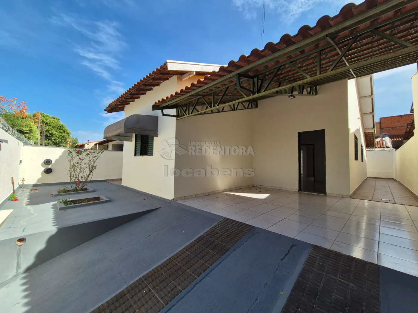 Alugar Casa / Padr&atilde;o em S&atilde;o Jos&eacute; do Rio Preto R$ 1.500,00 - Foto 1
