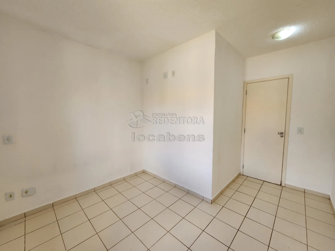 Alugar Casa / Condom&iacute;nio em S&atilde;o Jos&eacute; do Rio Preto R$ 1.100,00 - Foto 4