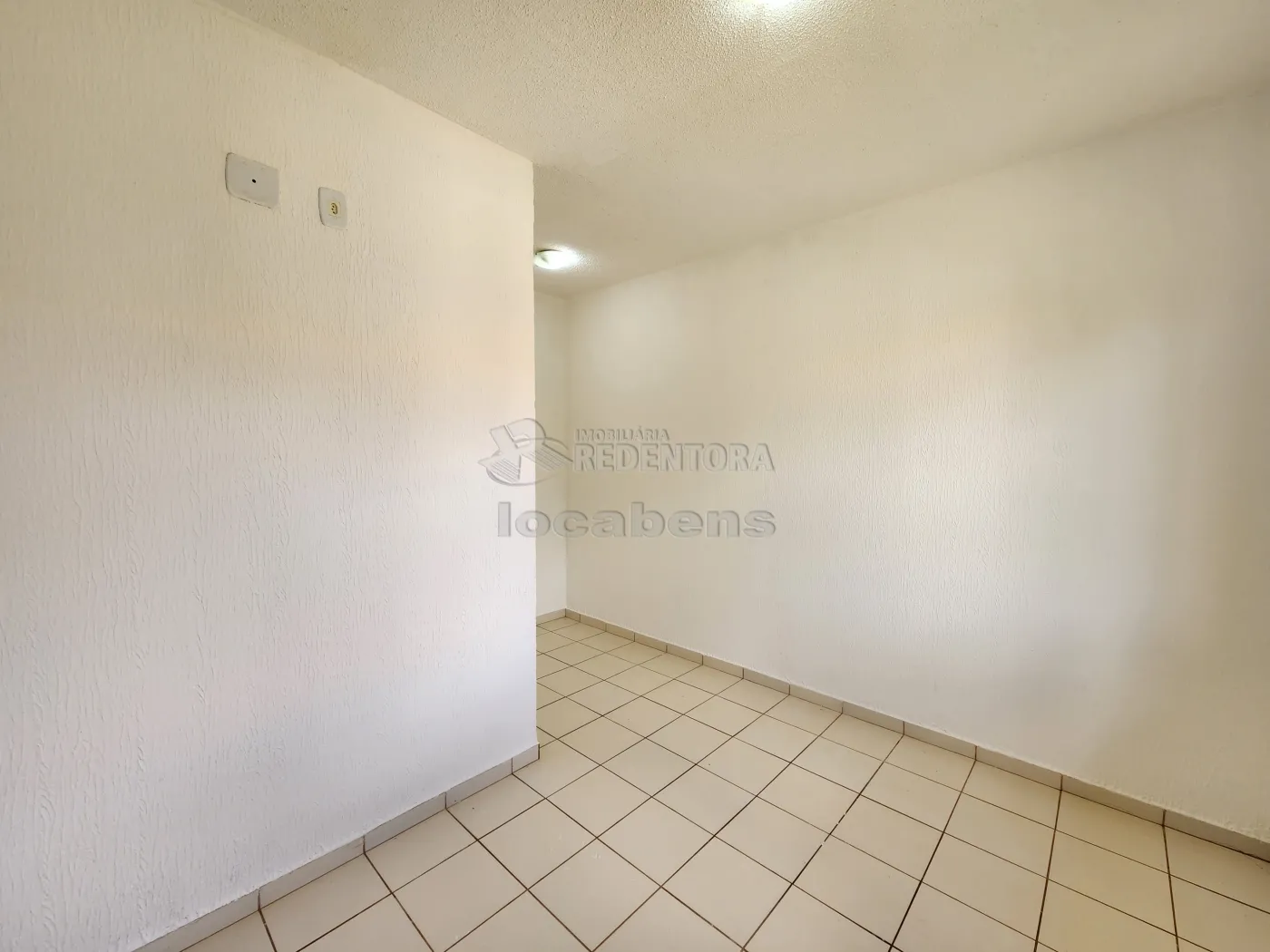 Alugar Casa / Condom&iacute;nio em S&atilde;o Jos&eacute; do Rio Preto R$ 1.100,00 - Foto 5
