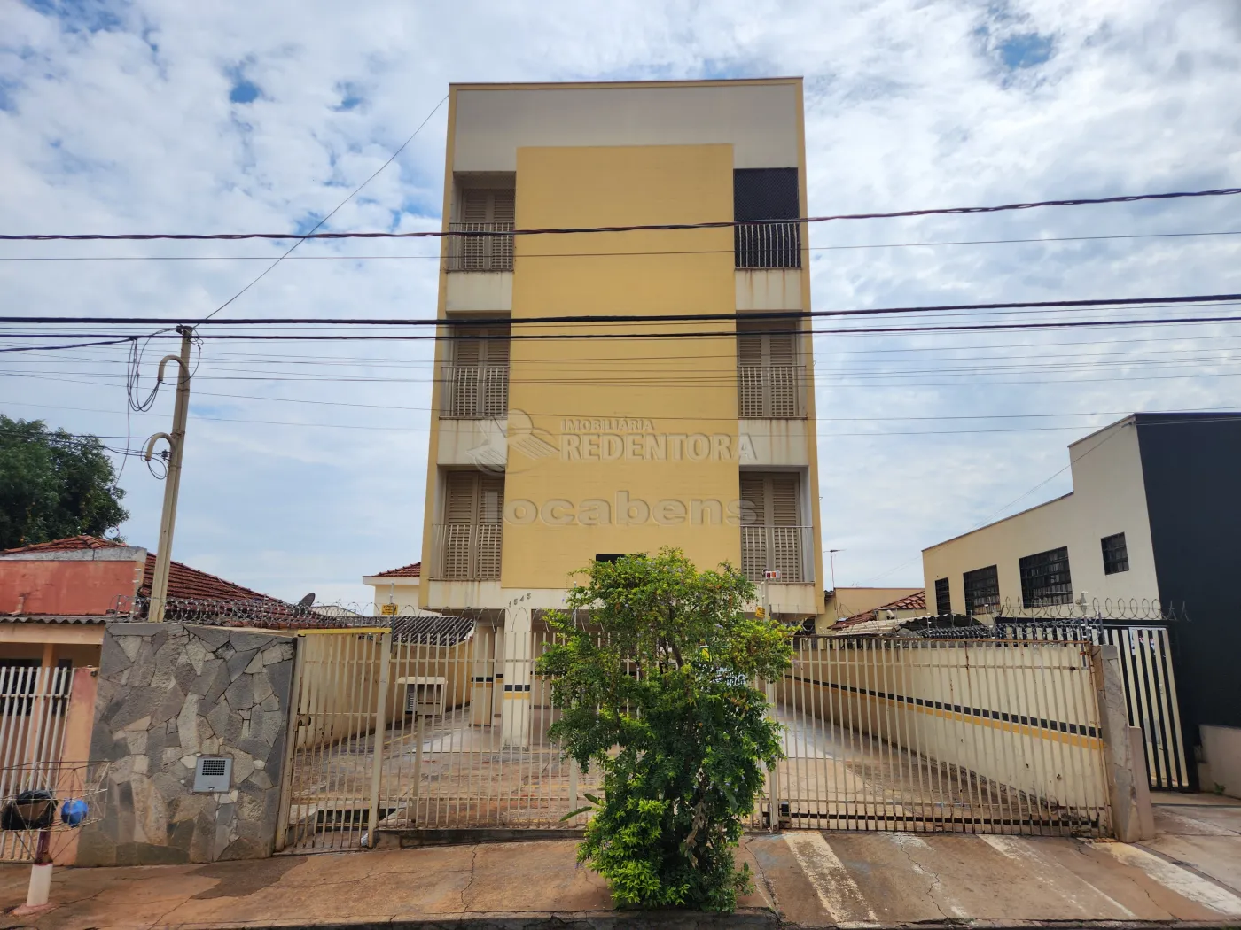 Alugar Apartamento / Padr&atilde;o em S&atilde;o Jos&eacute; do Rio Preto R$ 650,00 - Foto 1