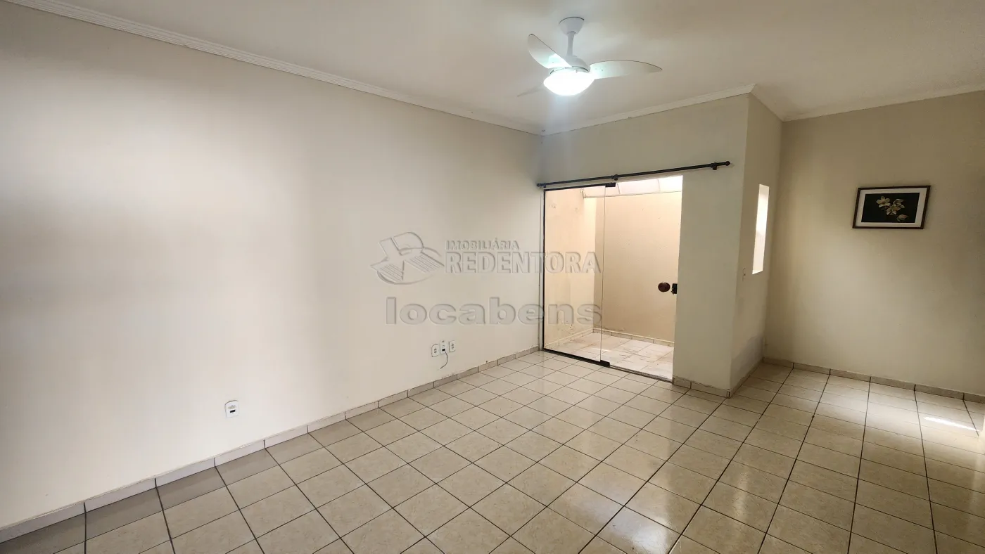 Alugar Casa / Padr&atilde;o em S&atilde;o Jos&eacute; do Rio Preto R$ 1.750,00 - Foto 1