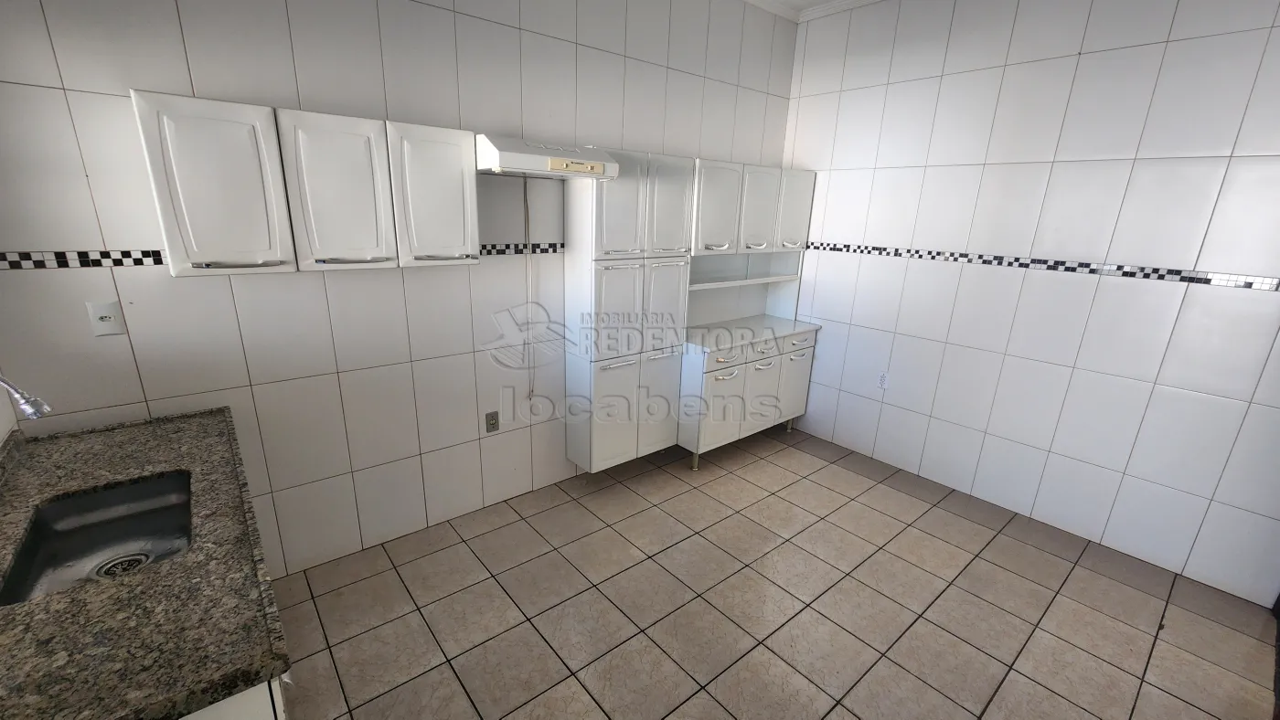Alugar Casa / Padr&atilde;o em S&atilde;o Jos&eacute; do Rio Preto R$ 1.750,00 - Foto 4