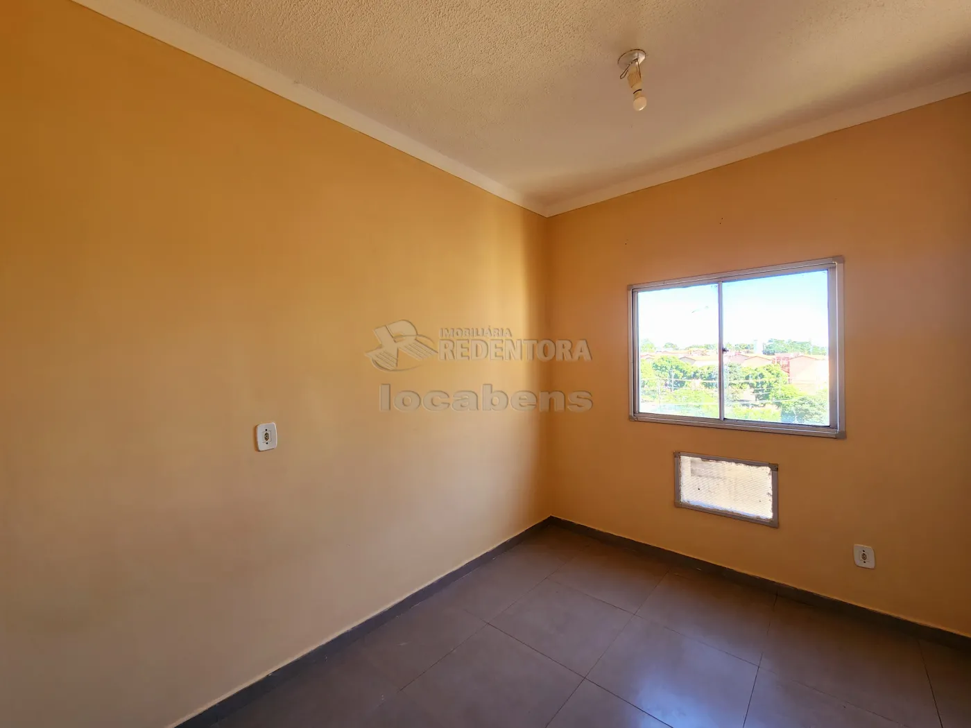 Alugar Apartamento / Padr&atilde;o em S&atilde;o Jos&eacute; do Rio Preto R$ 900,00 - Foto 5