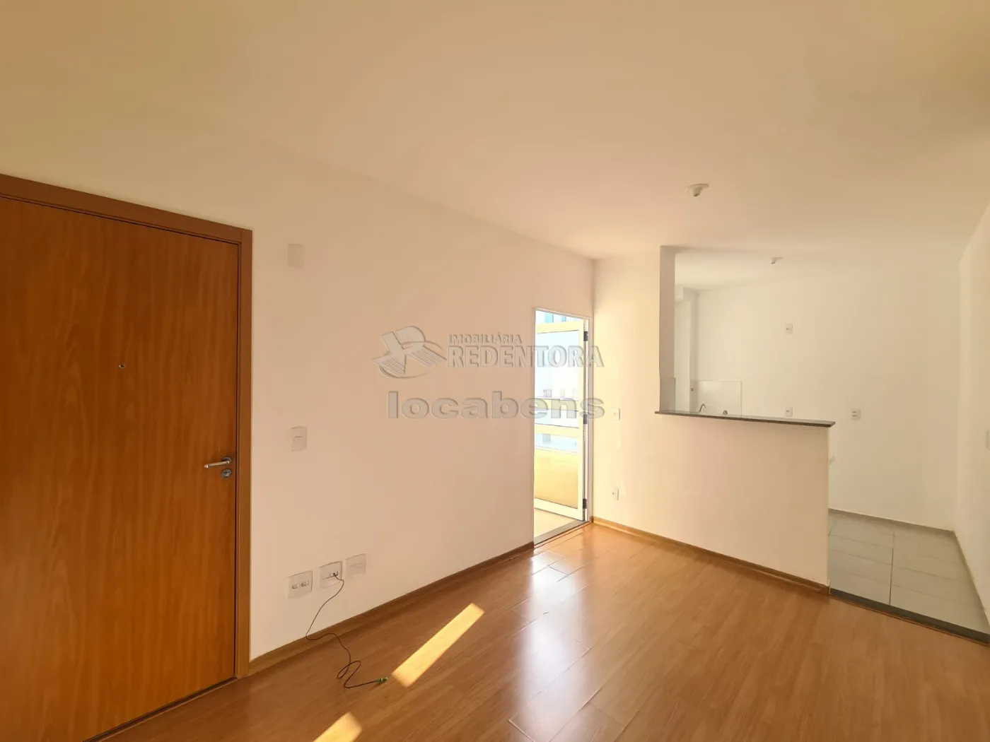 Alugar Apartamento / Padr&atilde;o em S&atilde;o Jos&eacute; do Rio Preto R$ 900,00 - Foto 2
