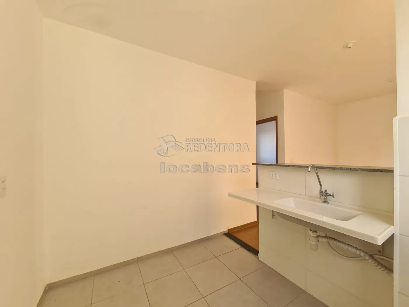 Alugar Apartamento / Padr&atilde;o em S&atilde;o Jos&eacute; do Rio Preto R$ 900,00 - Foto 4