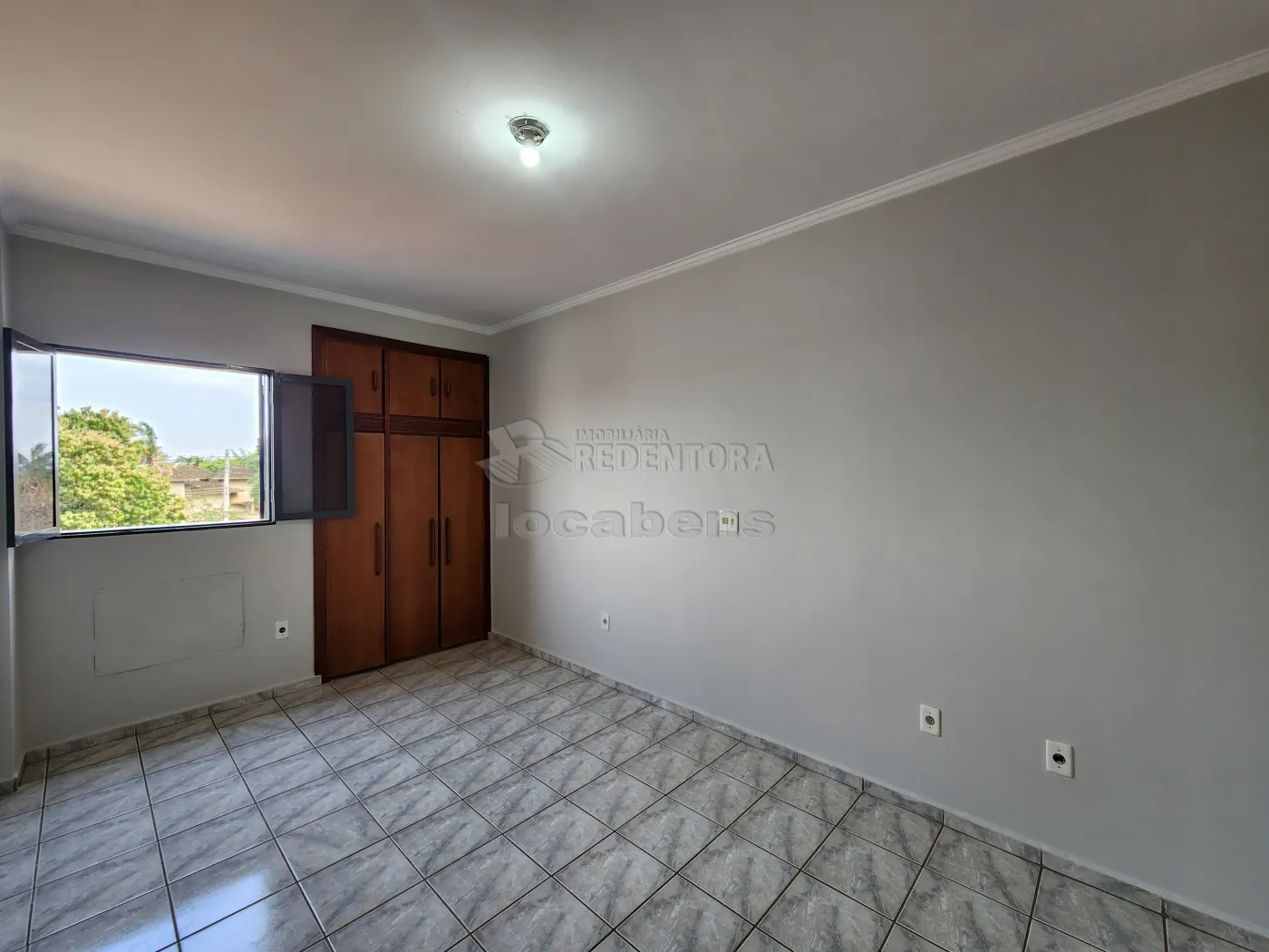 Alugar Apartamento / Padr&atilde;o em S&atilde;o Jos&eacute; do Rio Preto R$ 1.000,00 - Foto 4