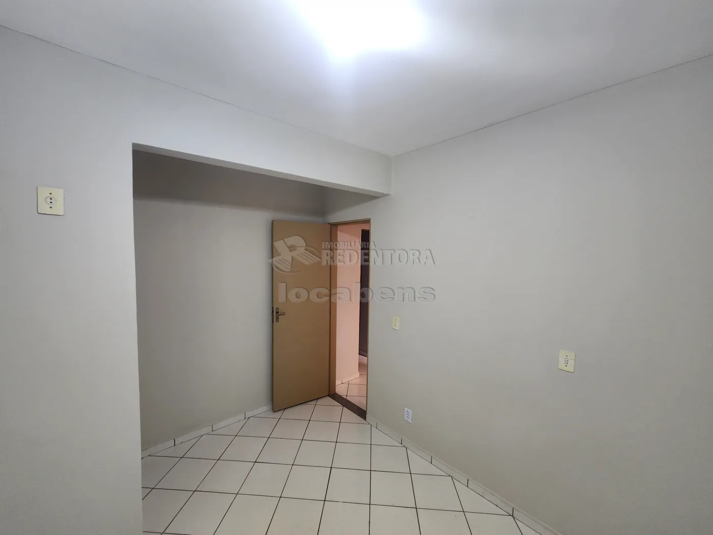 Alugar Apartamento / Padr&atilde;o em S&atilde;o Jos&eacute; do Rio Preto R$ 1.100,00 - Foto 11