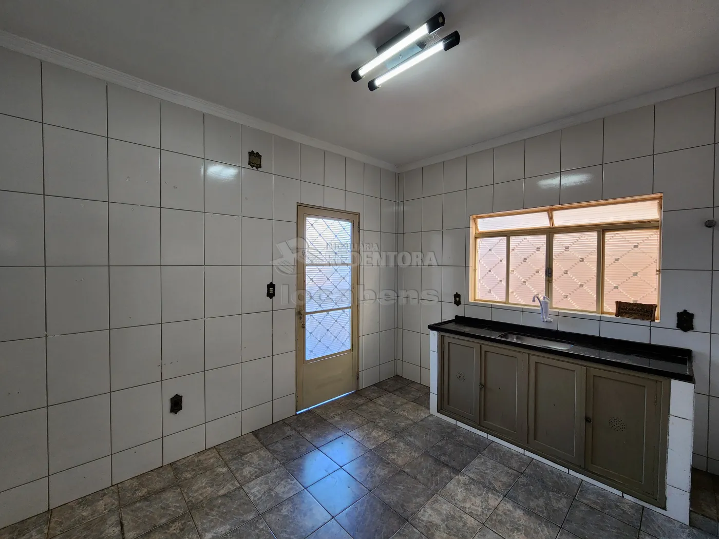 Alugar Casa / Padr&atilde;o em S&atilde;o Jos&eacute; do Rio Preto R$ 1.400,00 - Foto 4