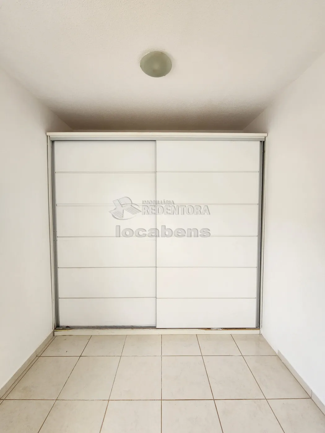 Alugar Casa / Condom&iacute;nio em S&atilde;o Jos&eacute; do Rio Preto R$ 1.300,00 - Foto 5