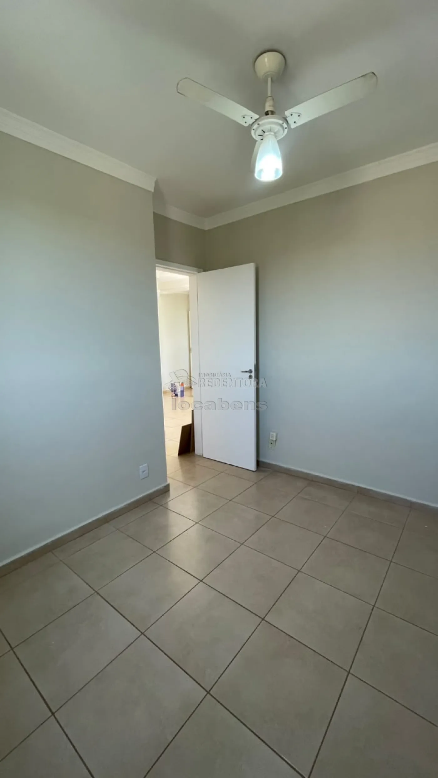 Alugar Apartamento / Padr&atilde;o em S&atilde;o Jos&eacute; do Rio Preto R$ 750,00 - Foto 12