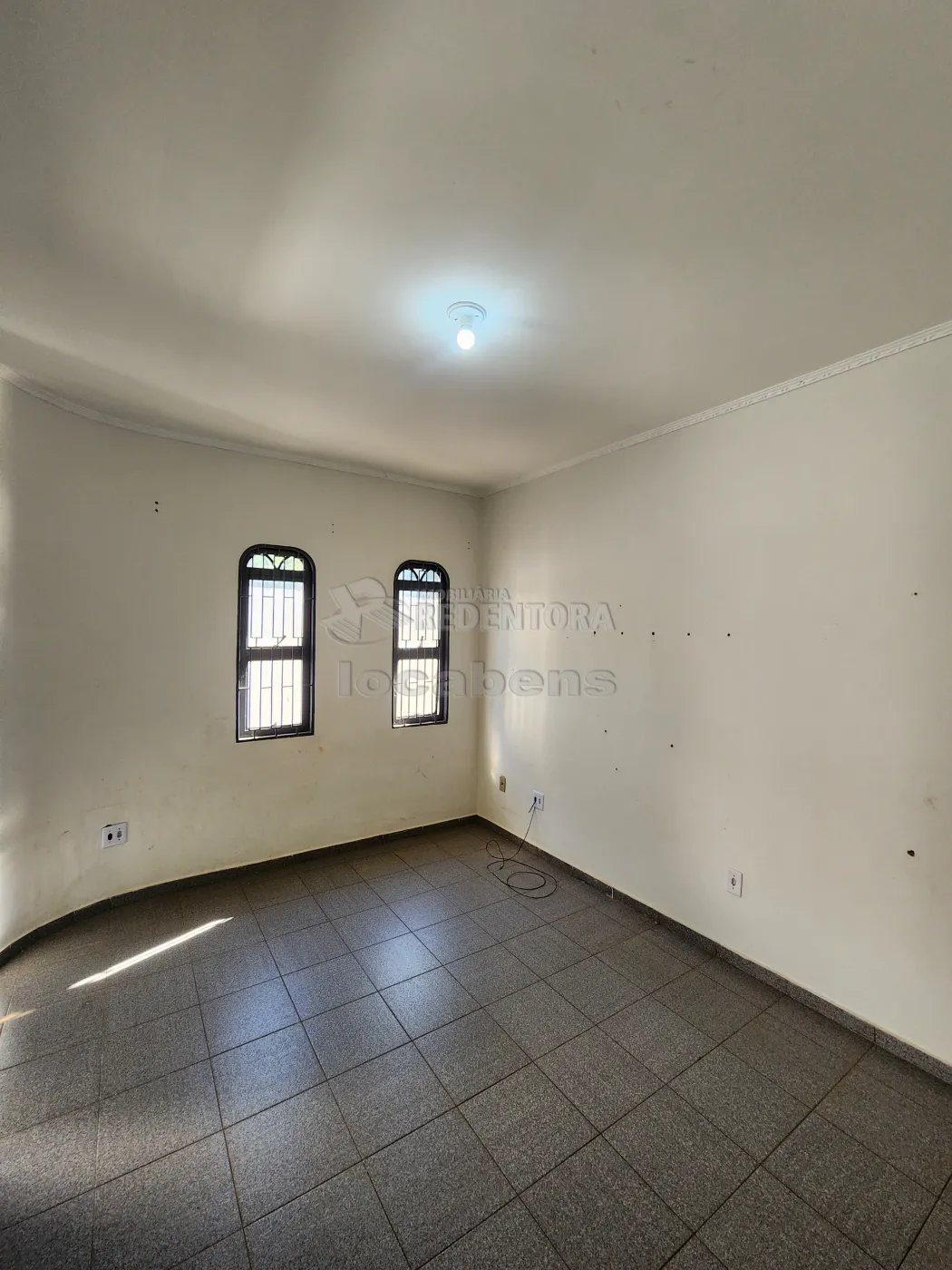 Alugar Casa / Padr&atilde;o em S&atilde;o Jos&eacute; do Rio Preto R$ 1.600,00 - Foto 2