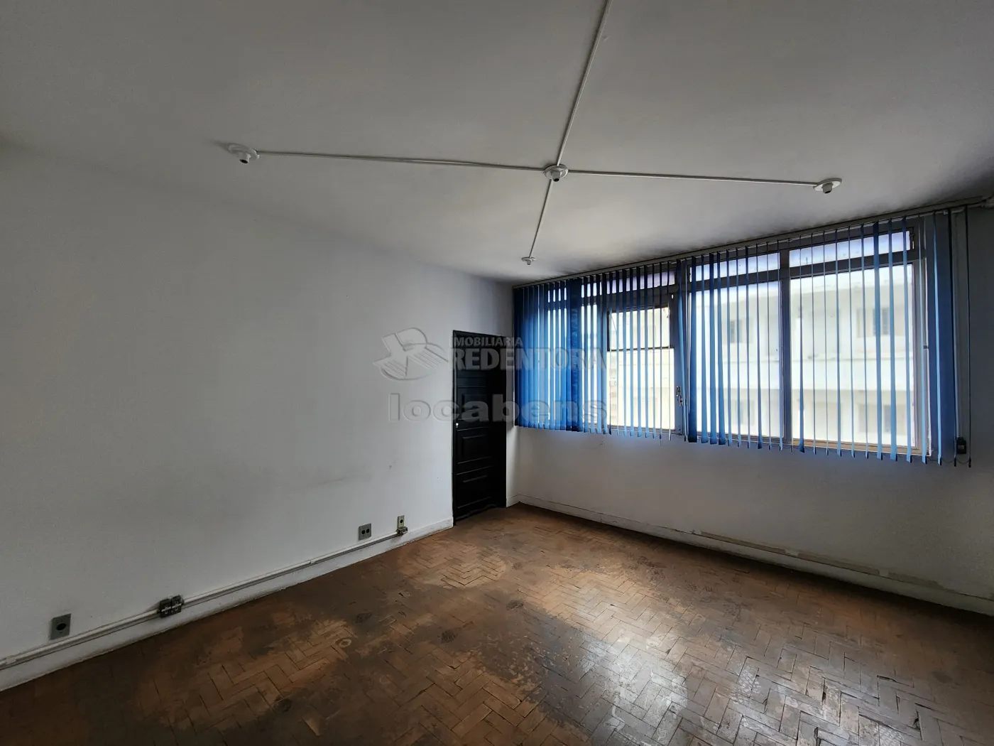 Alugar Comercial / Sala em S&atilde;o Jos&eacute; do Rio Preto R$ 300,00 - Foto 1