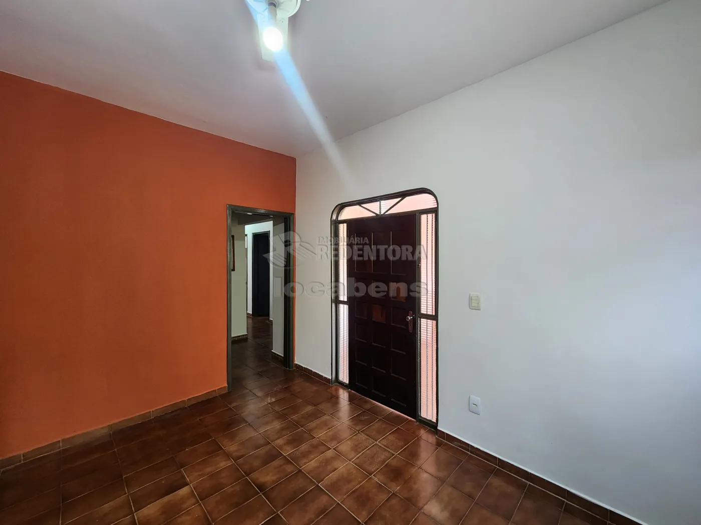 Alugar Casa / Padr&atilde;o em S&atilde;o Jos&eacute; do Rio Preto R$ 1.800,00 - Foto 1