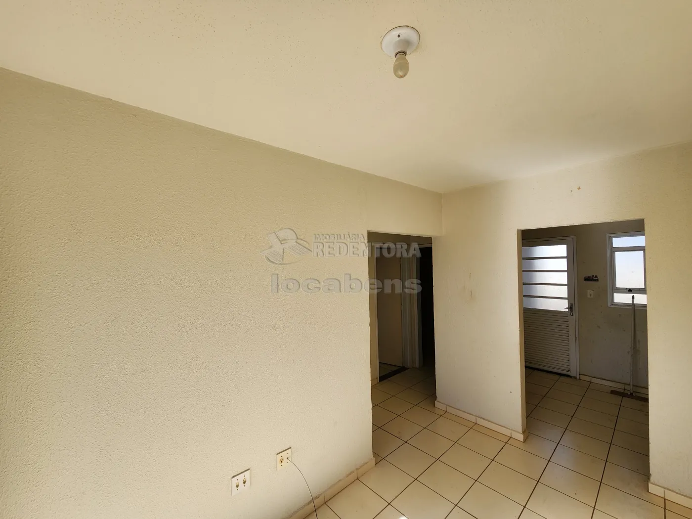 Alugar Casa / Padr&atilde;o em S&atilde;o Jos&eacute; do Rio Preto R$ 880,00 - Foto 2
