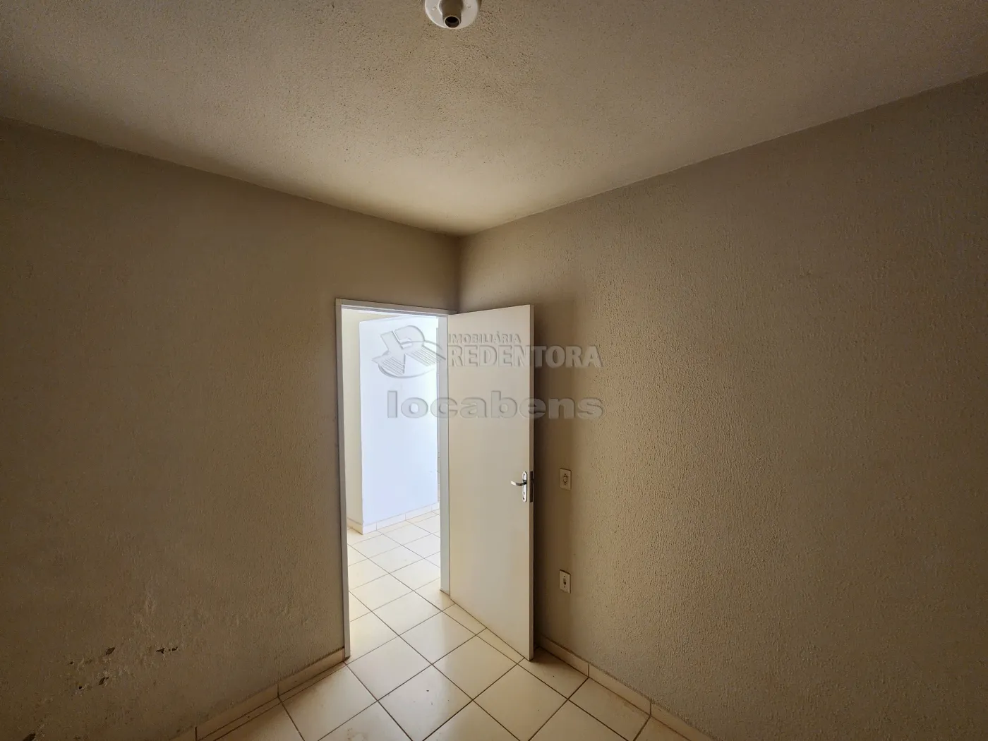 Alugar Casa / Padr&atilde;o em S&atilde;o Jos&eacute; do Rio Preto R$ 880,00 - Foto 5