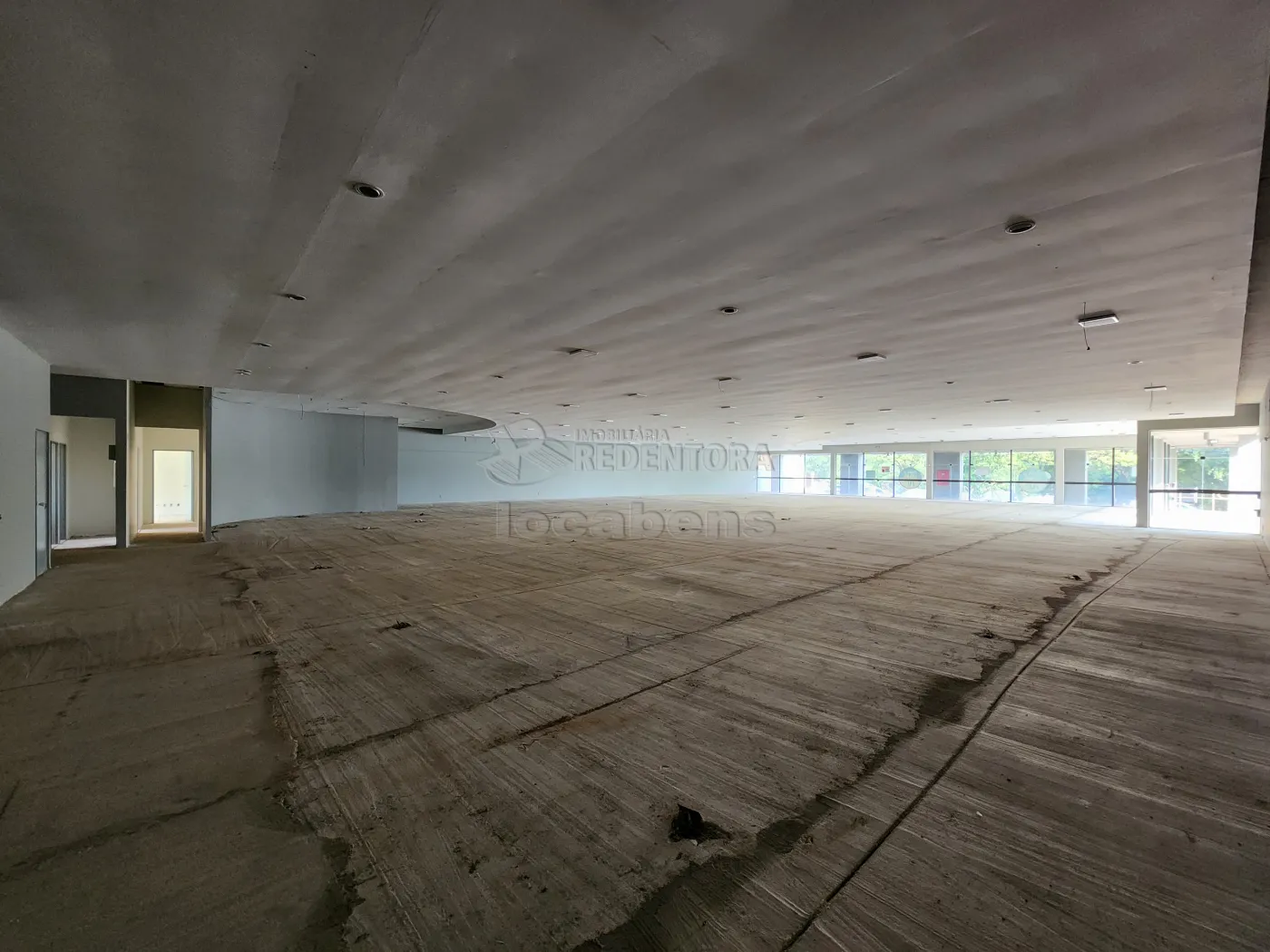 Alugar Comercial / Sal&atilde;o em S&atilde;o Jos&eacute; do Rio Preto R$ 60.000,00 - Foto 4