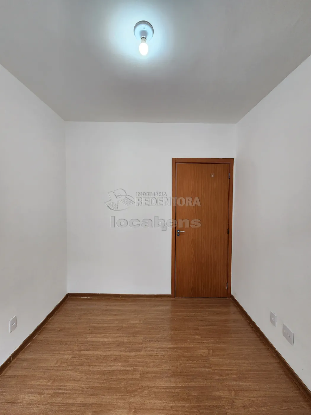 Alugar Apartamento / Padr&atilde;o em S&atilde;o Jos&eacute; do Rio Preto R$ 950,00 - Foto 5