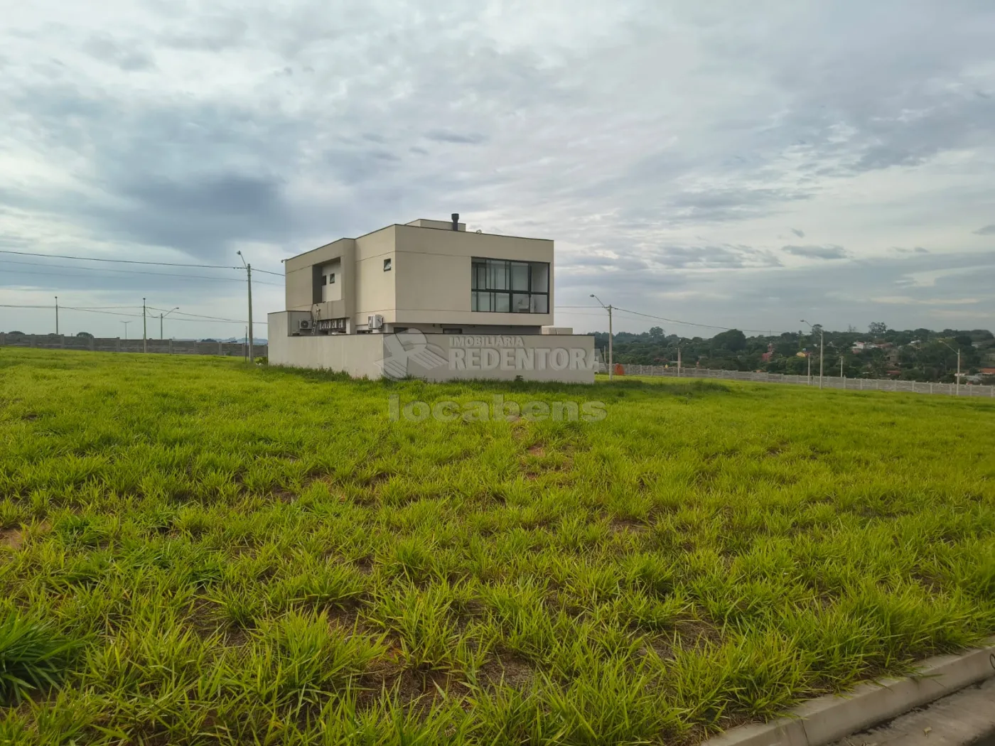 Comprar Terreno / Condom&iacute;nio em S&atilde;o Jos&eacute; do Rio Preto R$ 350.000,00 - Foto 1