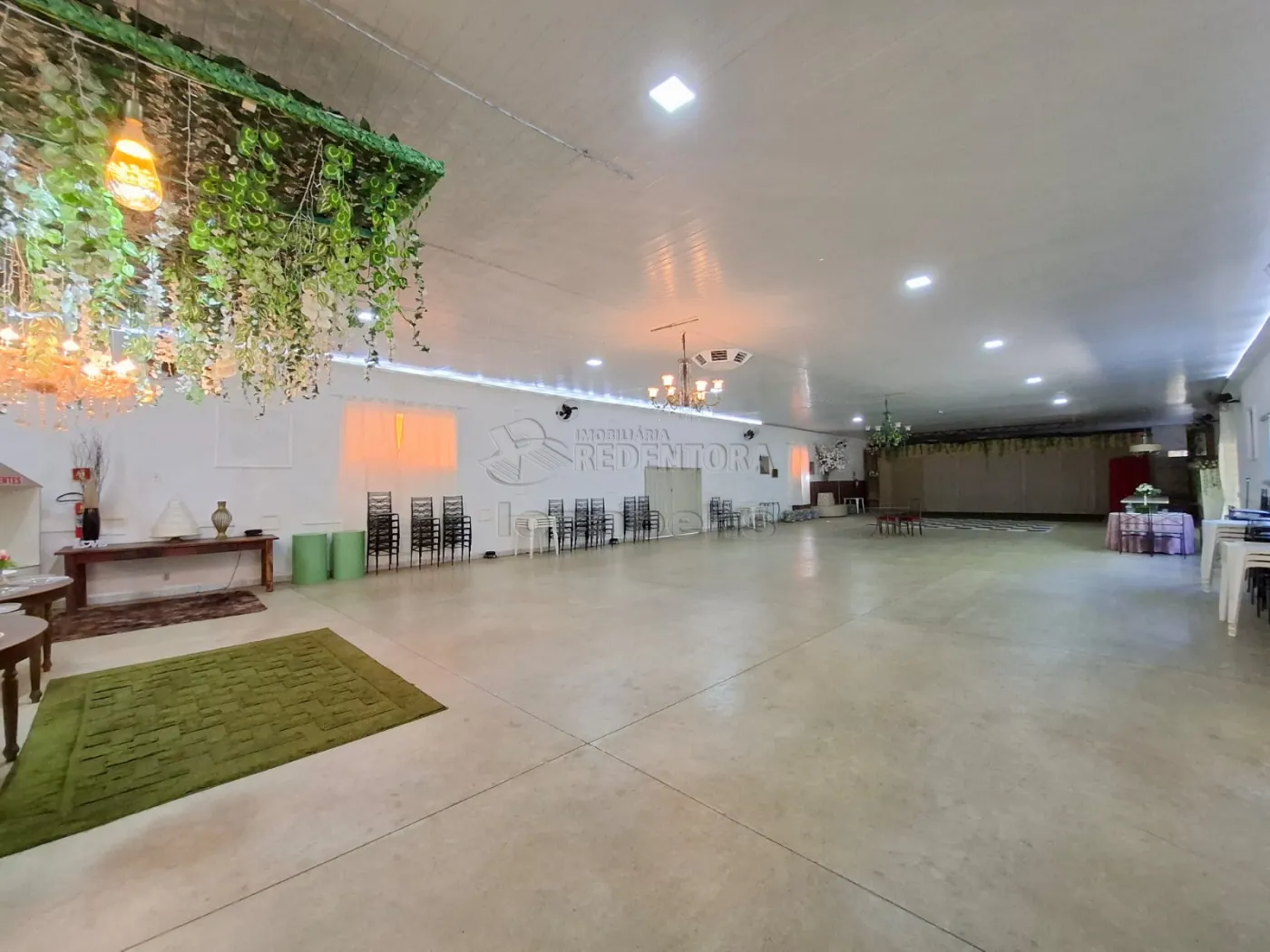 Alugar Comercial / Sal&atilde;o em Guapia&ccedil;u R$ 9.000,00 - Foto 1