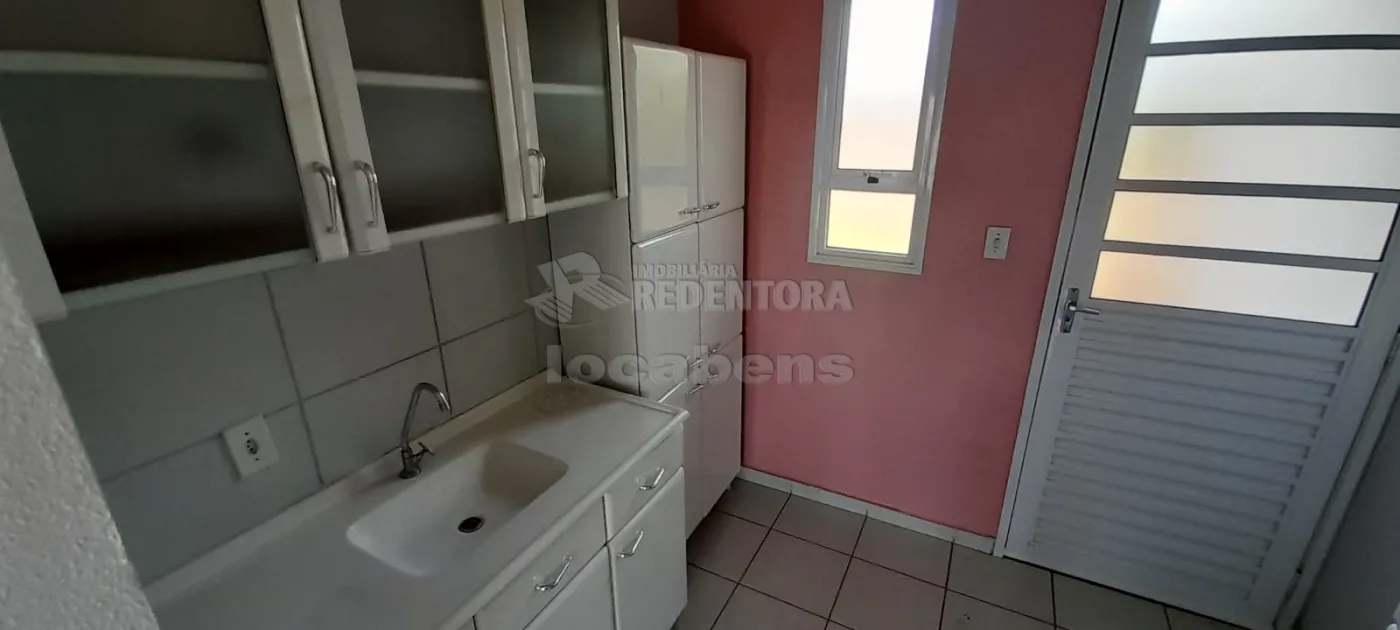 Alugar Casa / Padr&atilde;o em S&atilde;o Jos&eacute; do Rio Preto R$ 1.300,00 - Foto 4