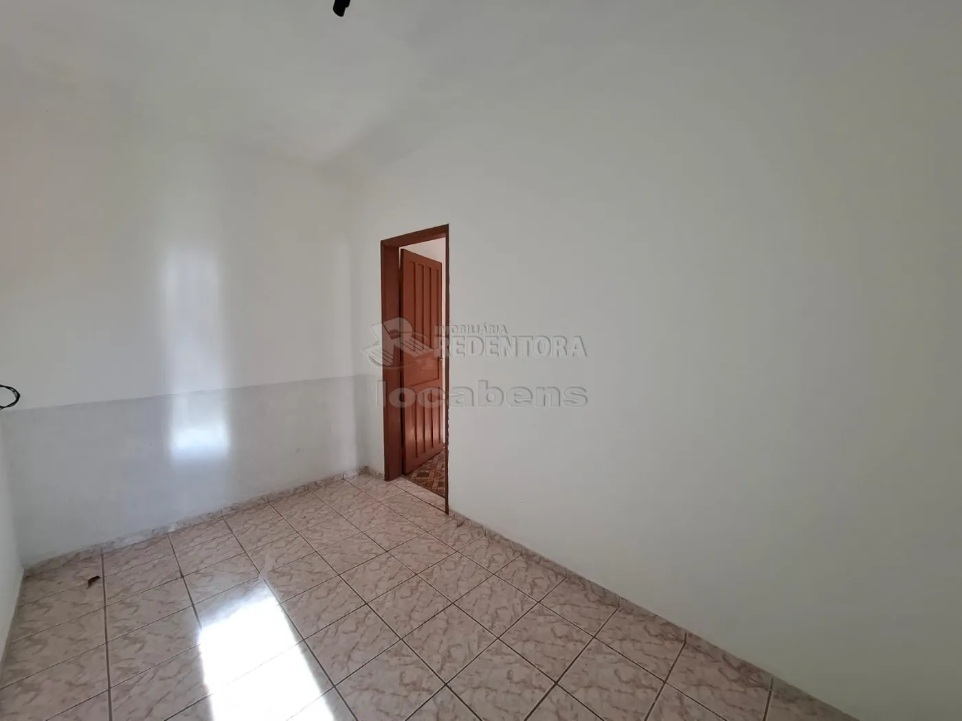 Alugar Casa / Padr&atilde;o em S&atilde;o Jos&eacute; do Rio Preto R$ 750,00 - Foto 3