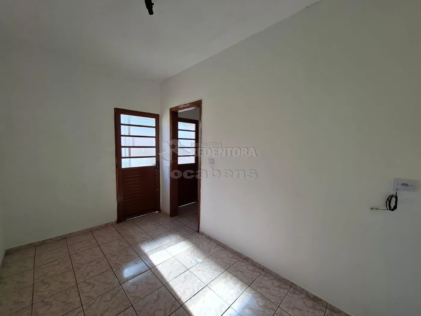 Alugar Casa / Padr&atilde;o em S&atilde;o Jos&eacute; do Rio Preto R$ 750,00 - Foto 4