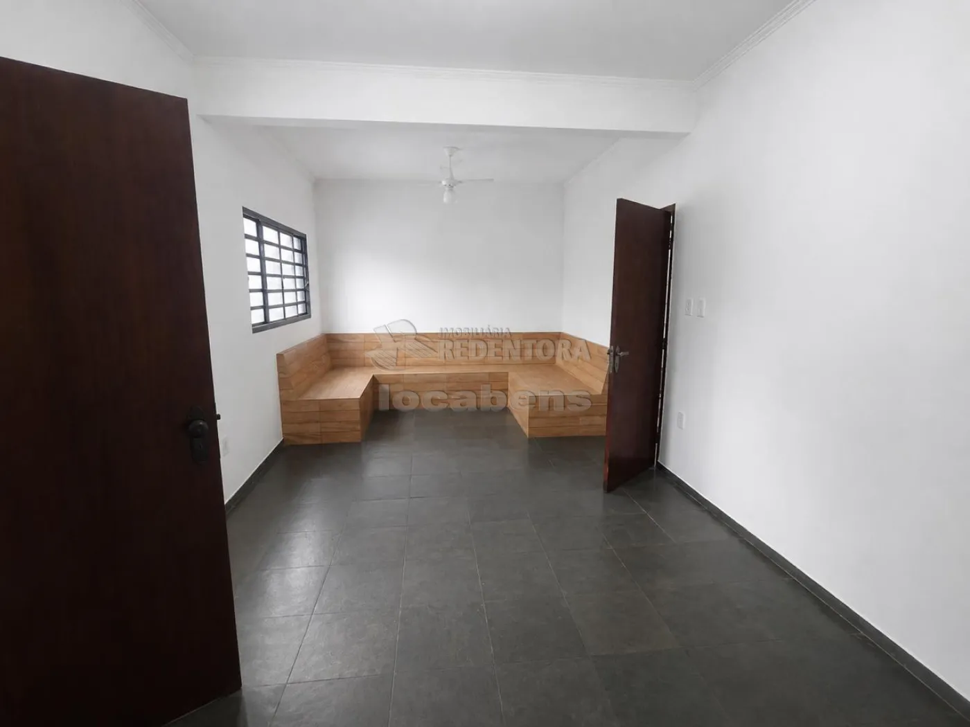 Casa com 3 quartos à venda, 95m² — foto 2 de 6