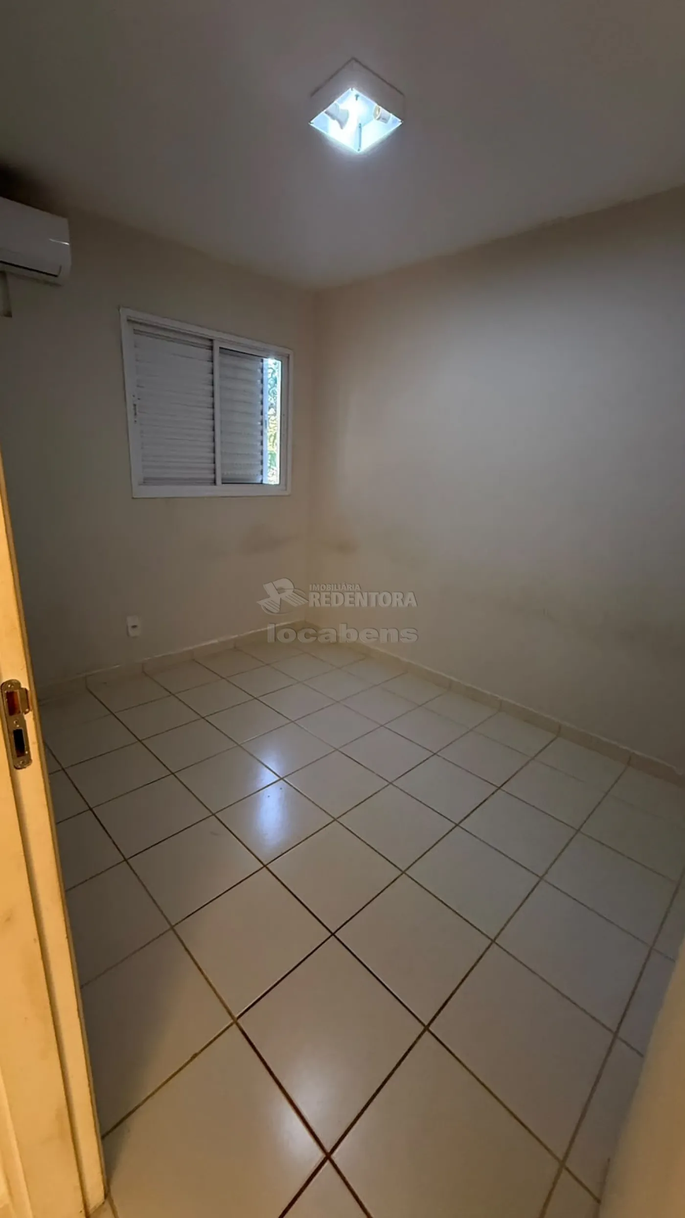 Alugar Apartamento / Padr&atilde;o em S&atilde;o Jos&eacute; do Rio Preto R$ 1.200,00 - Foto 4