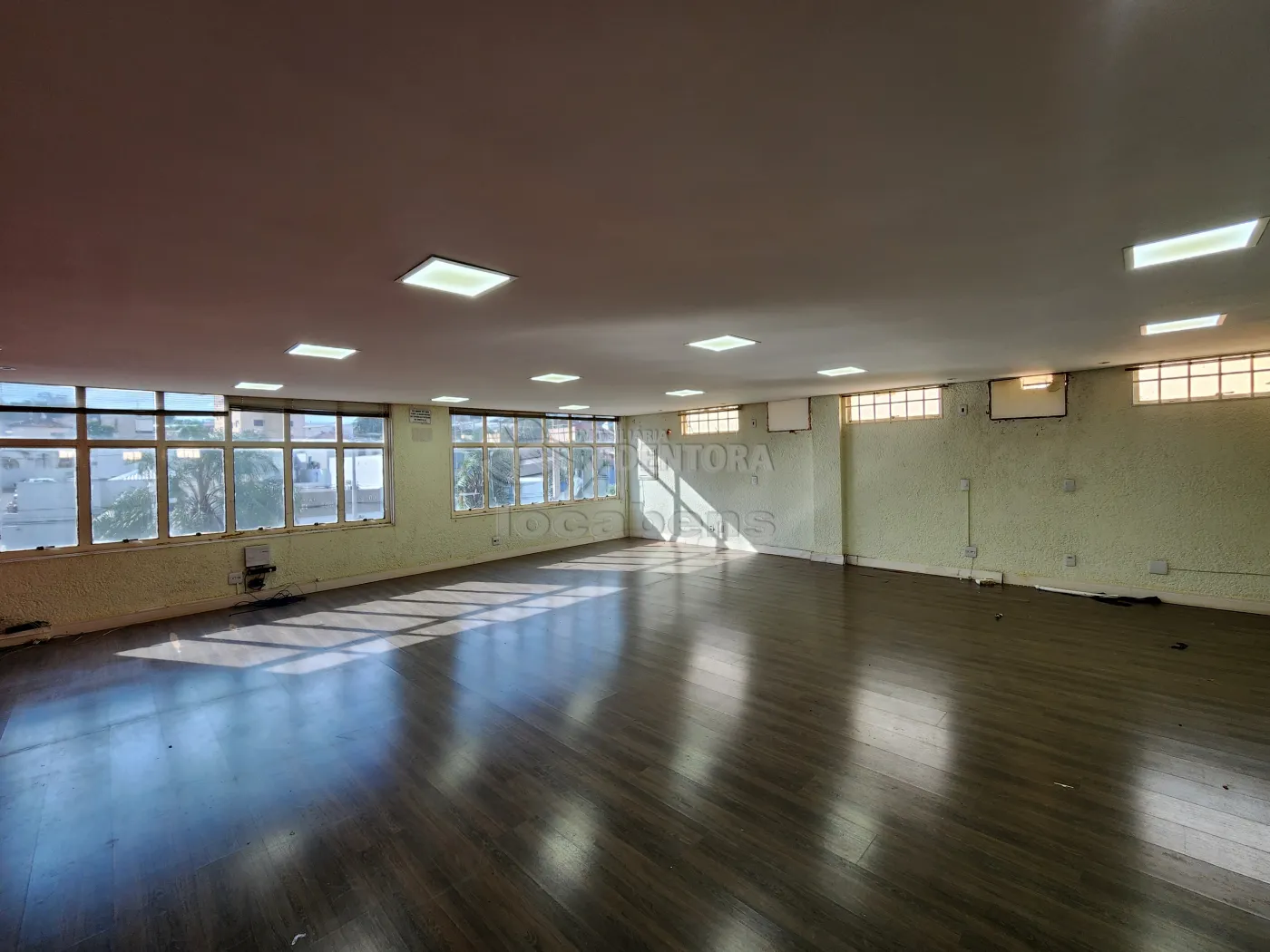 Alugar Comercial / Casa Comercial em S&atilde;o Jos&eacute; do Rio Preto R$ 1.500,00 - Foto 4
