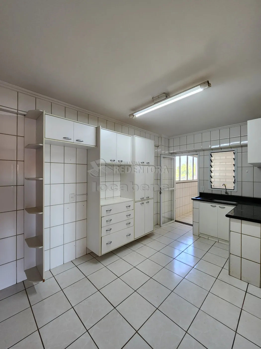 Alugar Apartamento / Padr&atilde;o em S&atilde;o Jos&eacute; do Rio Preto R$ 1.800,00 - Foto 4