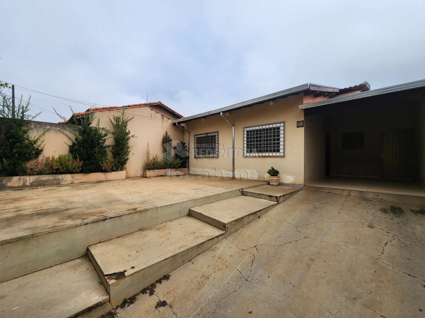 Alugar Casa / Padr&atilde;o em S&atilde;o Jos&eacute; do Rio Preto R$ 1.400,00 - Foto 1