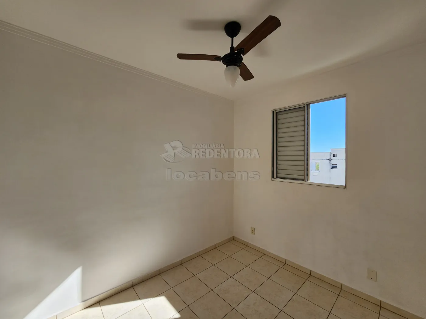 Alugar Apartamento / Padr&atilde;o em S&atilde;o Jos&eacute; do Rio Preto R$ 900,00 - Foto 4