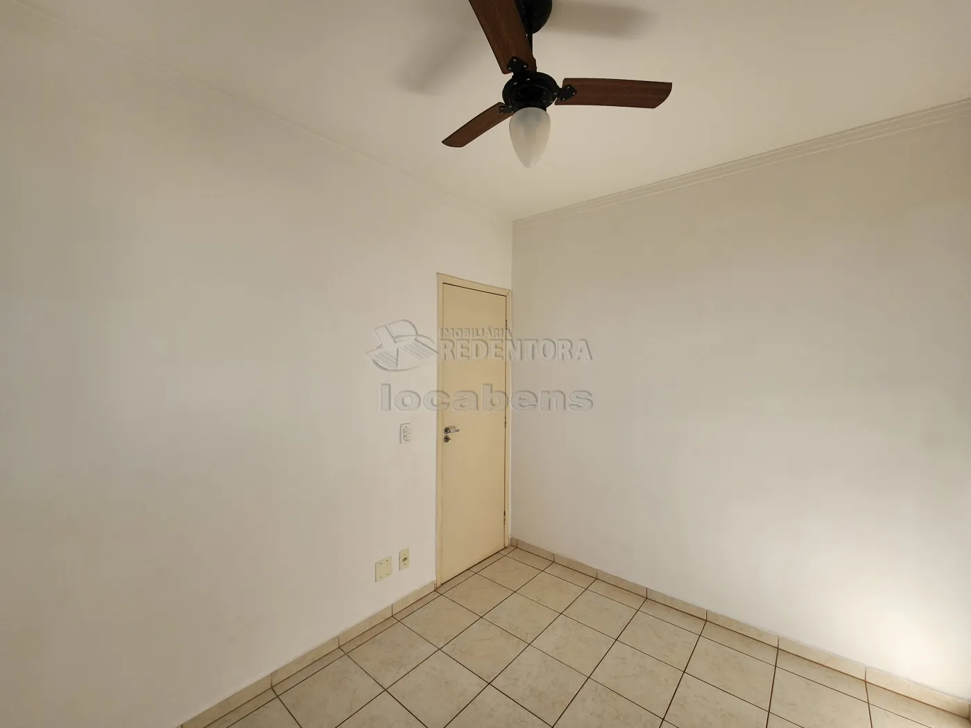 Alugar Apartamento / Padr&atilde;o em S&atilde;o Jos&eacute; do Rio Preto R$ 900,00 - Foto 5