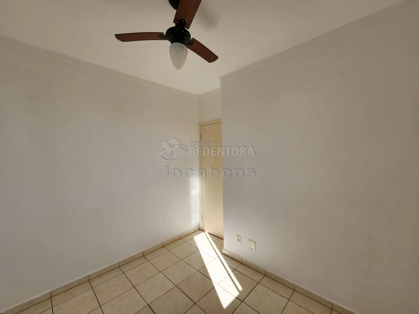 Alugar Apartamento / Padr&atilde;o em S&atilde;o Jos&eacute; do Rio Preto R$ 900,00 - Foto 8