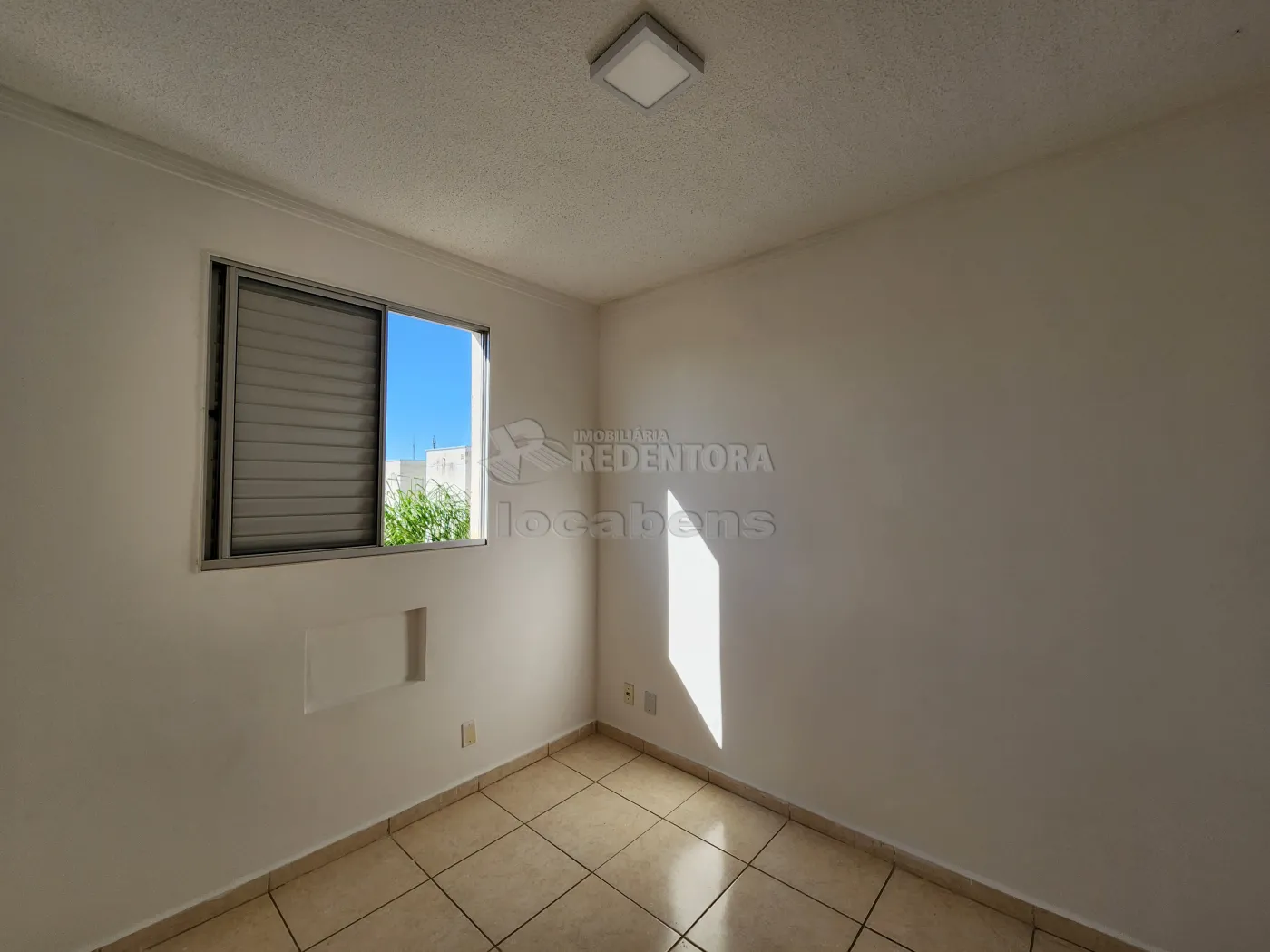 Alugar Apartamento / Padr&atilde;o em S&atilde;o Jos&eacute; do Rio Preto R$ 950,00 - Foto 5
