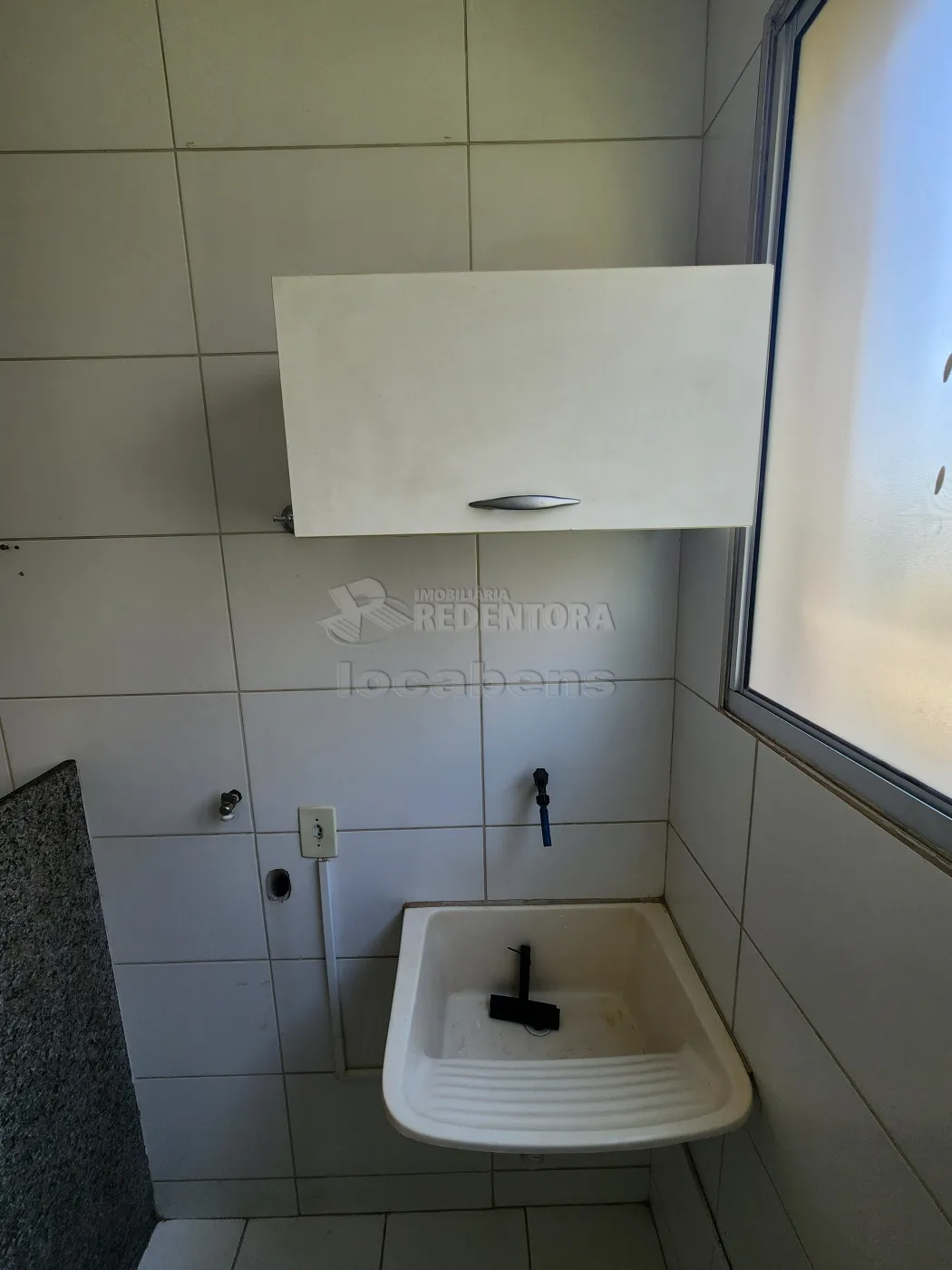 Alugar Apartamento / Padr&atilde;o em S&atilde;o Jos&eacute; do Rio Preto R$ 990,00 - Foto 4