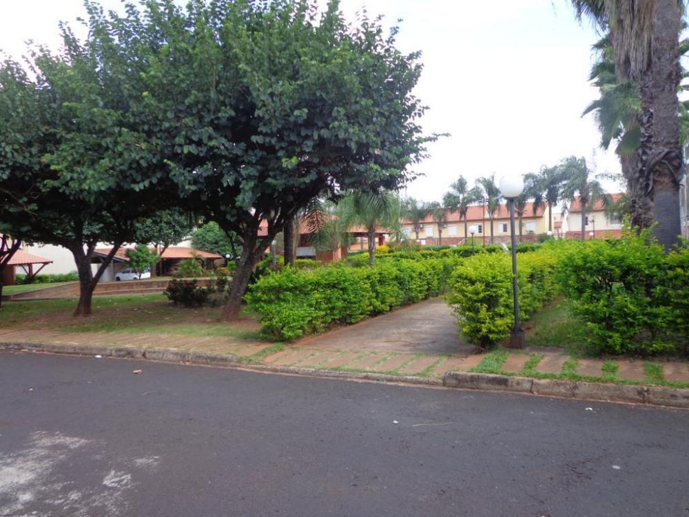 Alugar Casa / Condom&iacute;nio em S&atilde;o Jos&eacute; do Rio Preto R$ 950,00 - Foto 16