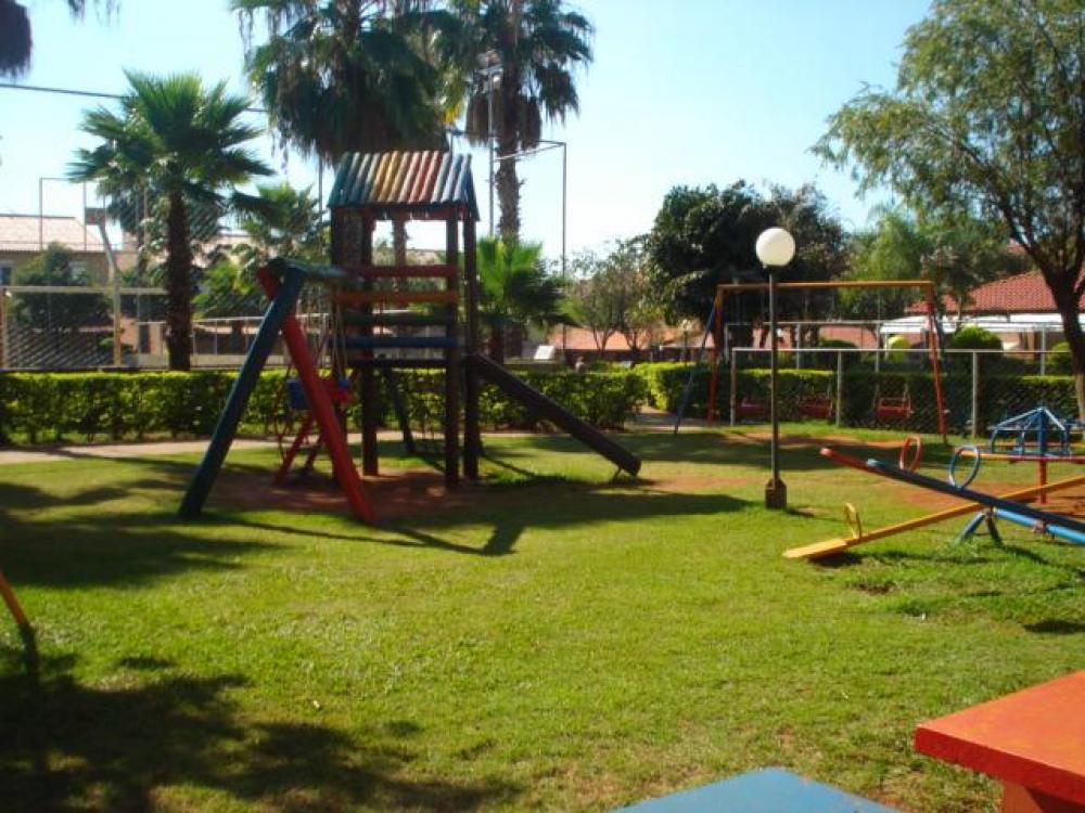 Alugar Casa / Condom&iacute;nio em S&atilde;o Jos&eacute; do Rio Preto R$ 950,00 - Foto 19