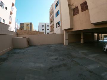 Alugar Apartamento / Padr&atilde;o em S&atilde;o Jos&eacute; do Rio Preto R$ 1.300,00 - Foto 17