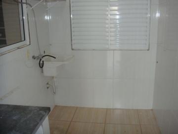Alugar Casa / Condom&iacute;nio em S&atilde;o Jos&eacute; do Rio Preto R$ 1.100,00 - Foto 13