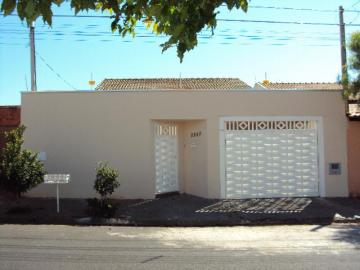 Alugar Casa / Padr&atilde;o em S&atilde;o Jos&eacute; do Rio Preto. apenas R$ 1.250,00