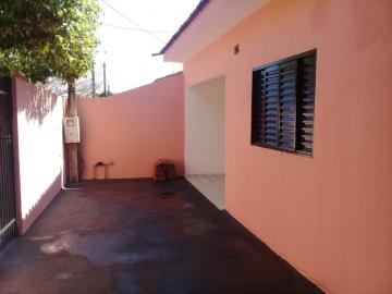 Alugar Casa / Padr&atilde;o em S&atilde;o Jos&eacute; do Rio Preto R$ 1.337,80 - Foto 10