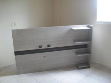 Alugar Apartamento / Padr&atilde;o em S&atilde;o Jos&eacute; do Rio Preto R$ 400,00 - Foto 19