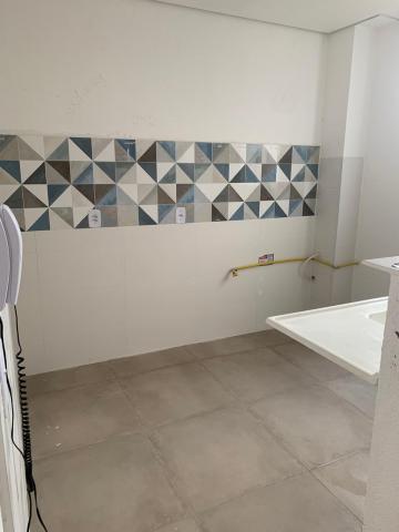 Alugar Apartamento / Padr&atilde;o em S&atilde;o Jos&eacute; do Rio Preto R$ 950,00 - Foto 5