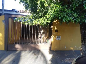 Alugar Casa / Padr&atilde;o em S&atilde;o Jos&eacute; do Rio Preto. apenas R$ 800,00