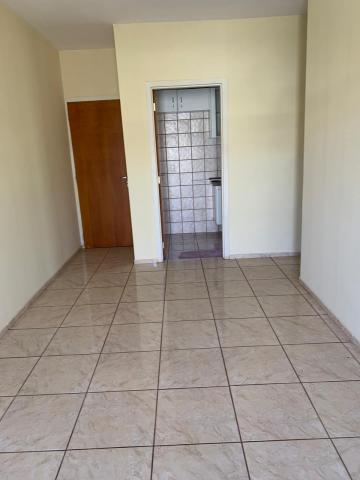 Alugar Apartamento / Padr&atilde;o em S&atilde;o Jos&eacute; do Rio Preto. apenas R$ 750,00