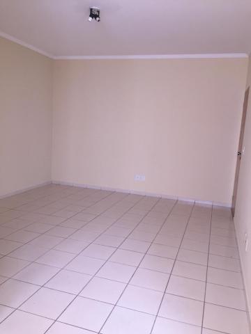 Alugar Apartamento / Padr&atilde;o em S&atilde;o Jos&eacute; do Rio Preto R$ 650,00 - Foto 8