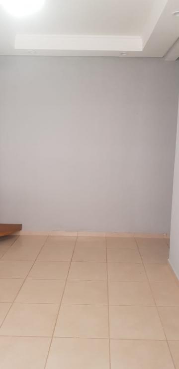 Alugar Apartamento / Padr&atilde;o em S&atilde;o Jos&eacute; do Rio Preto R$ 870,00 - Foto 4