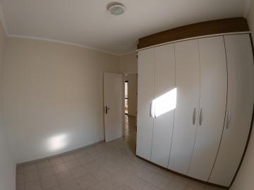 Alugar Apartamento / Padr&atilde;o em S&atilde;o Jos&eacute; do Rio Preto R$ 1.000,00 - Foto 17