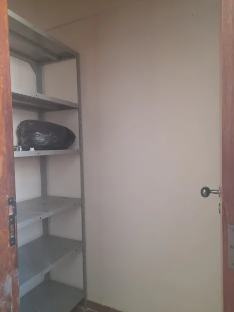 Alugar Apartamento / Padr&atilde;o em S&atilde;o Jos&eacute; do Rio Preto R$ 1.000,00 - Foto 31